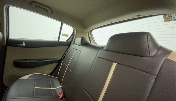 2011 Hyundai i20 MAGNA 1.2, Petrol, Manual, 86,355 km, Right Side Rear Door Cabin