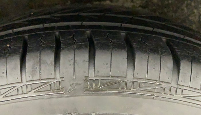 2011 Hyundai i20 MAGNA 1.2, Petrol, Manual, 86,355 km, Right Rear Tyre Tread