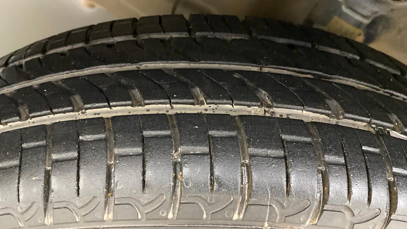 2014 Maruti Wagon R Stingray VXI, Petrol, Manual, 89,002 km, Left Front Tyre Tread