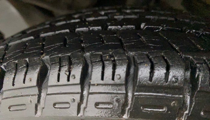 2015 Maruti Alto K10 VXI, Petrol, Manual, 26,603 km, Left Rear Tyre Tread