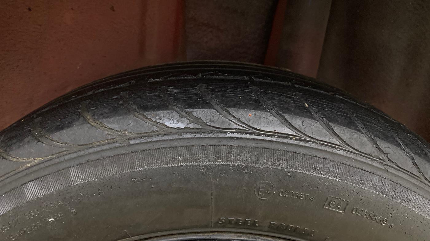 2013 Ford Figo ZXI 1.2 PETROL, Petrol, Manual, 25,619 km, Left Rear Tyre Tread
