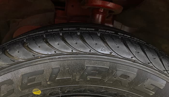 2013 Ford Figo ZXI 1.2 PETROL, Petrol, Manual, 25,619 km, Left Front Tyre Tread