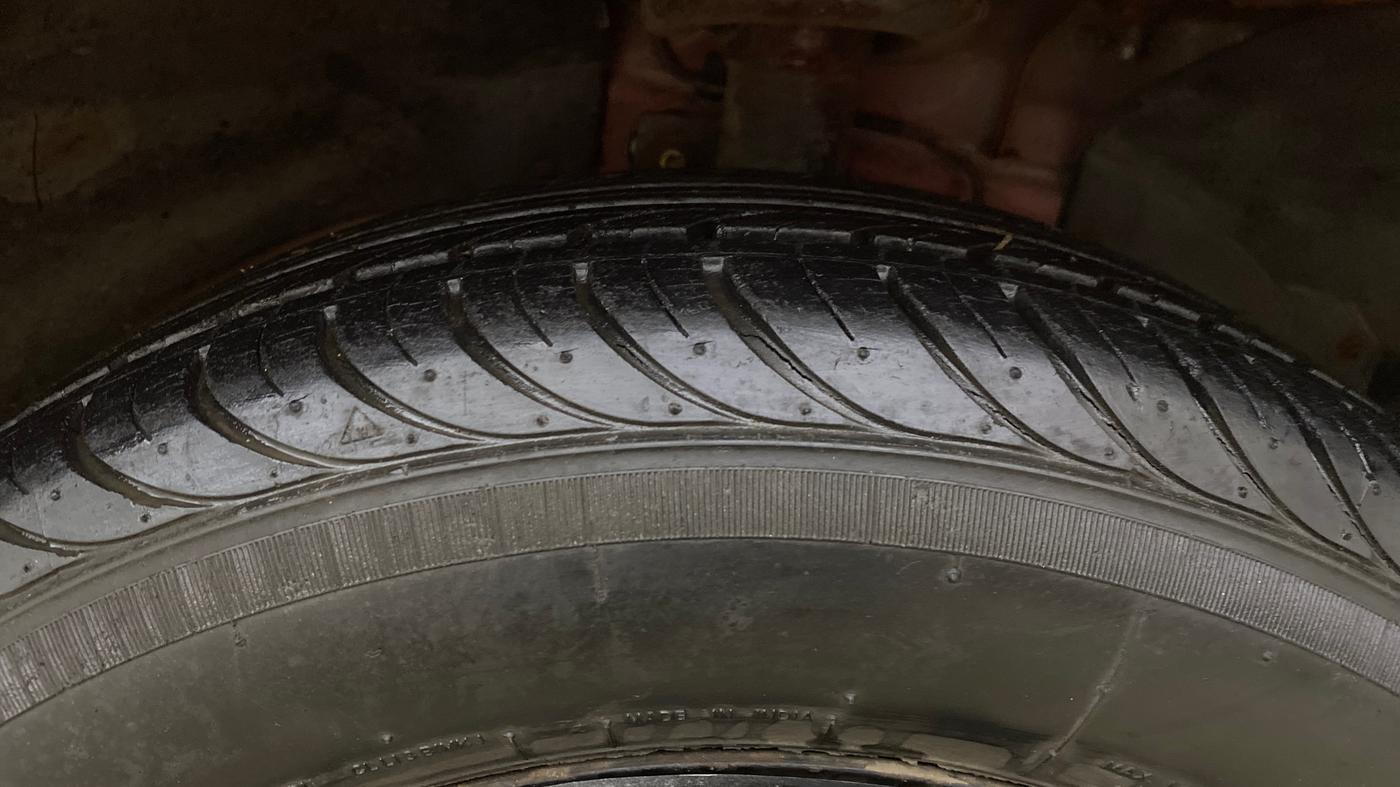 2013 Ford Figo ZXI 1.2 PETROL, Petrol, Manual, 25,619 km, Right Front Tyre Tread