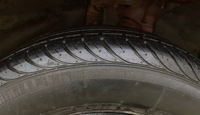 2013 Ford Figo ZXI 1.2 PETROL, Petrol, Manual, 25,619 km, Right Front Tyre Tread