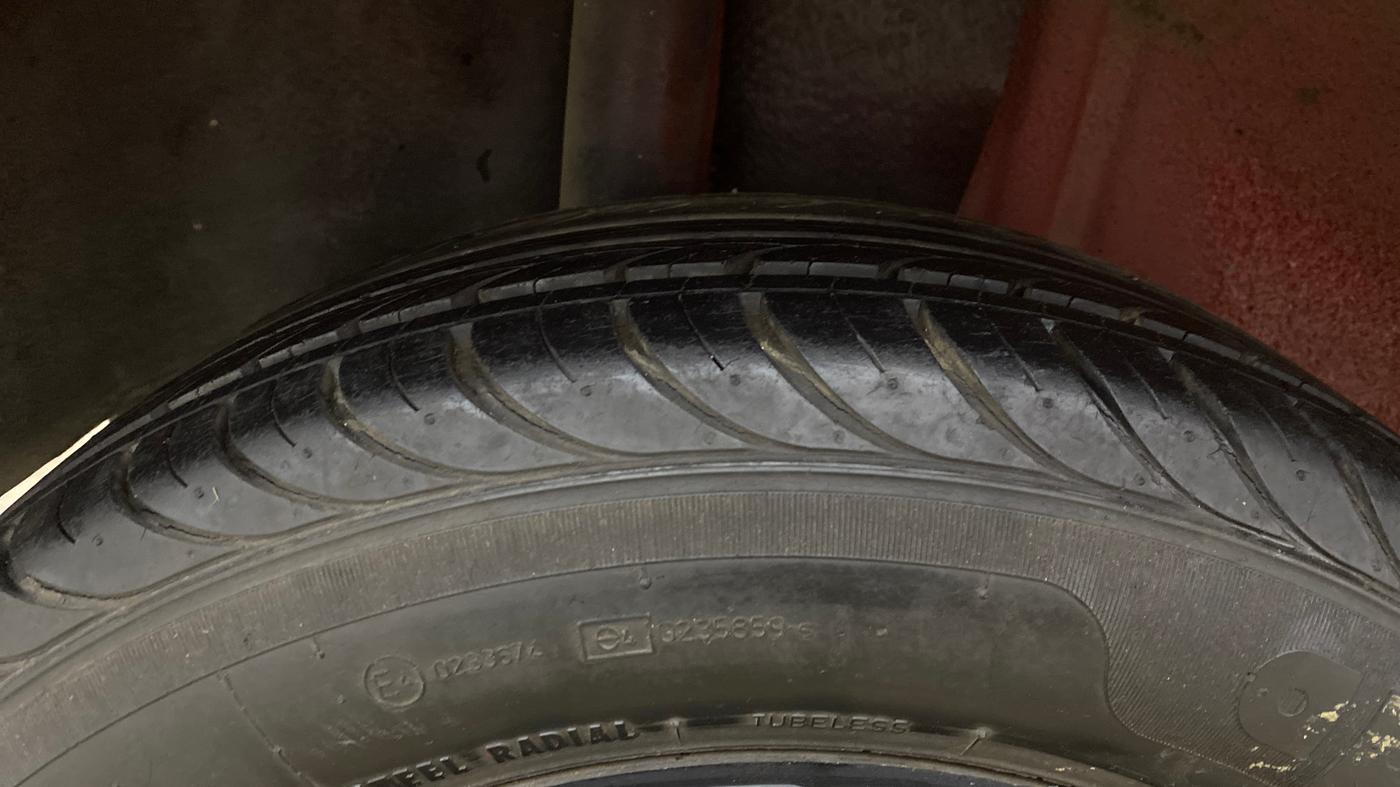 2013 Ford Figo ZXI 1.2 PETROL, Petrol, Manual, 25,619 km, Right Rear Tyre Tread