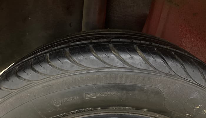 2013 Ford Figo ZXI 1.2 PETROL, Petrol, Manual, 25,619 km, Right Rear Tyre Tread