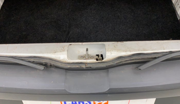2016 Renault Kwid RXT 0.8, Petrol, Manual, 51,655 km, Dicky (Boot door) - Weather strip has minor damage