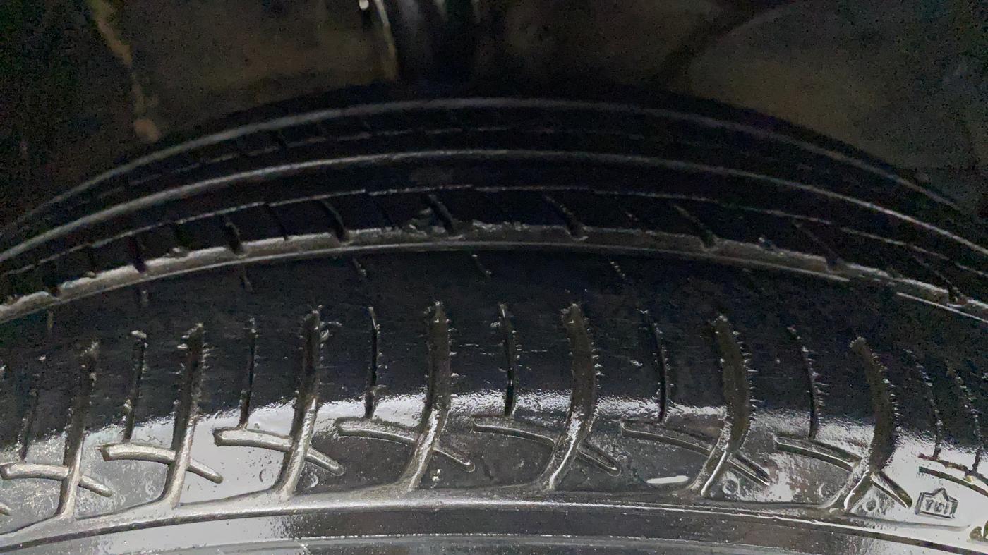 2017 Maruti Baleno DELTA PETROL 1.2, Petrol, Manual, 74,100 km, Right Front Tyre Tread