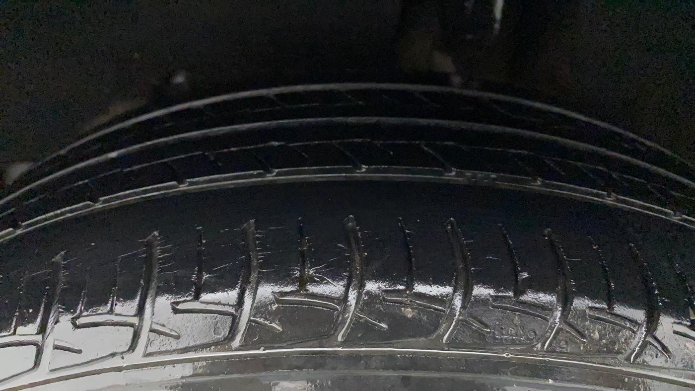 2017 Maruti Baleno DELTA PETROL 1.2, Petrol, Manual, 74,100 km, Left Rear Tyre Tread