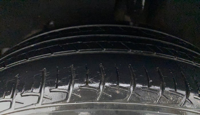 2017 Maruti Baleno DELTA PETROL 1.2, Petrol, Manual, 74,100 km, Left Rear Tyre Tread