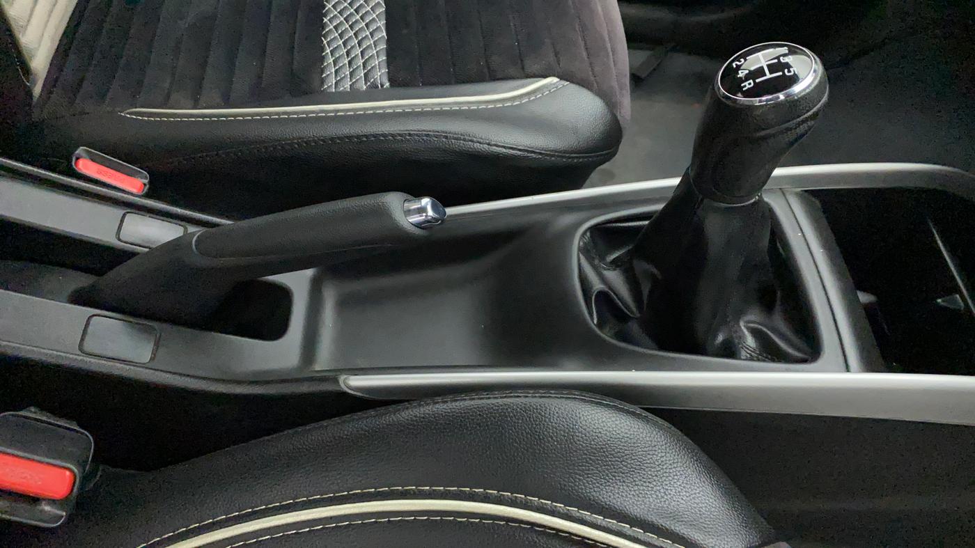 2017 Maruti Baleno DELTA PETROL 1.2, Petrol, Manual, 74,100 km, Gear Lever