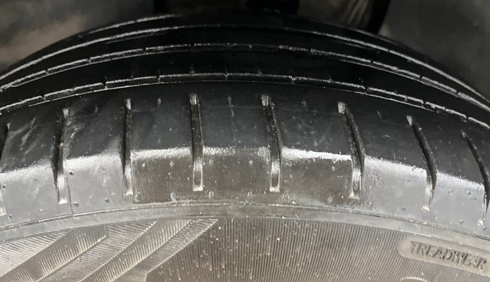 2022 Skoda KUSHAQ ACTIVE 1.0L TSI MT, Petrol, Manual, 28,926 km, Left Front Tyre Tread