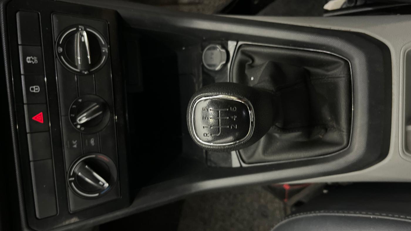2022 Skoda KUSHAQ ACTIVE 1.0L TSI MT, Petrol, Manual, 28,926 km, Gear Lever