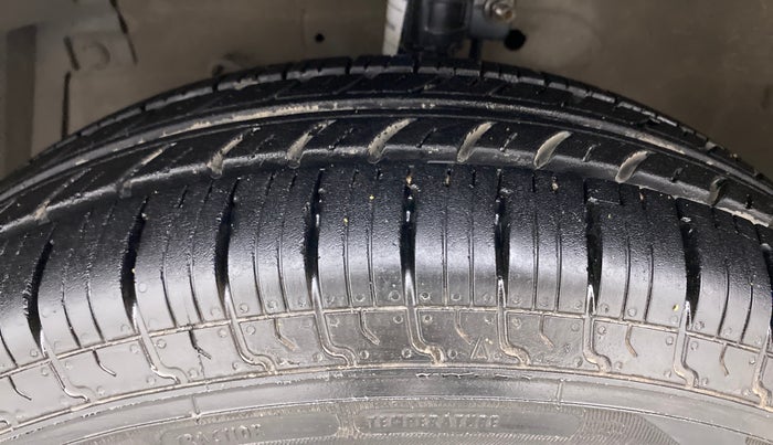 2013 Maruti Swift Dzire VXI, Petrol, Manual, 97,640 km, Left Front Tyre Tread