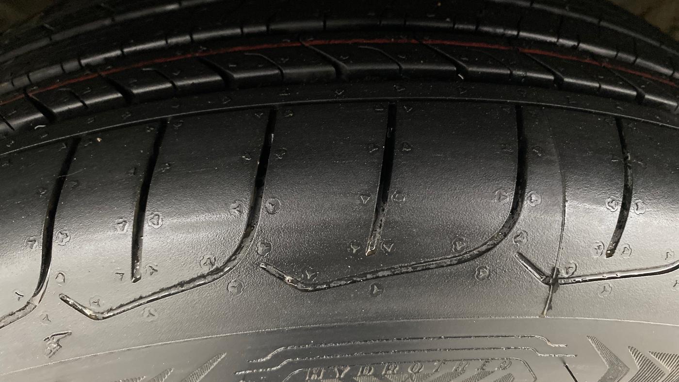 2022 KIA CARENS PRESTIGE PLUS 1.4 PETROL 7 STR, Petrol, Manual, 54,187 km, Left Front Tyre Tread