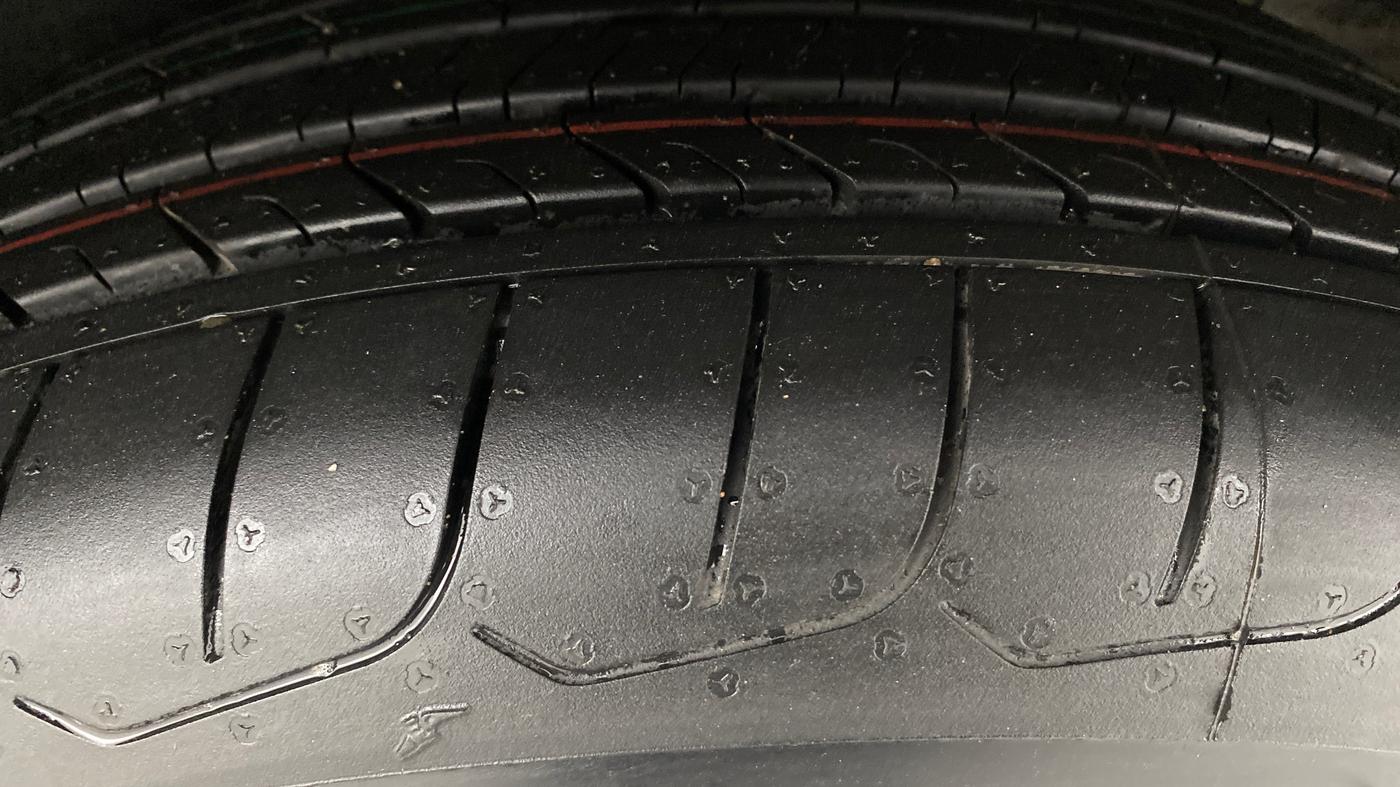 2022 KIA CARENS PRESTIGE PLUS 1.4 PETROL 7 STR, Petrol, Manual, 54,187 km, Left Rear Tyre Tread