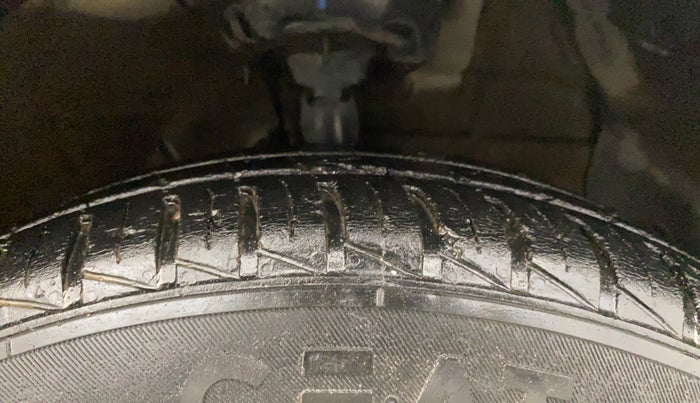 2021 Hyundai NEW SANTRO SPORTZ EXECUTIVE MT CNG, CNG, Manual, 39,445 km, Right Front Tyre Tread
