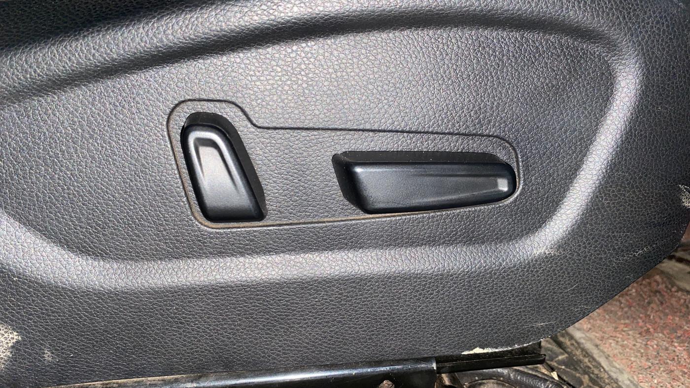 2019 KIA SELTOS HTX PLUS 1.5 DIESEL, Diesel, Manual, 76,225 km, Driver Side Adjustment Panel