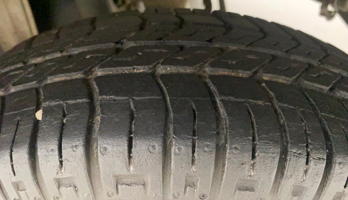 2015 Maruti Alto 800 LXI, Petrol, Manual, 40,996 km, Left Rear Tyre Tread