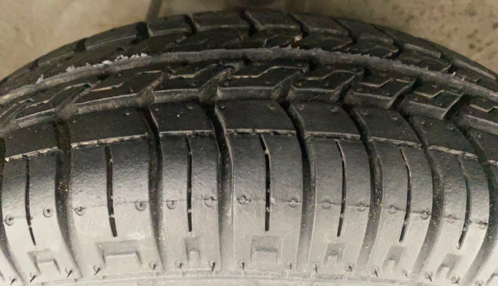 2015 Maruti Alto 800 LXI, Petrol, Manual, 40,996 km, Right Front Tyre Tread