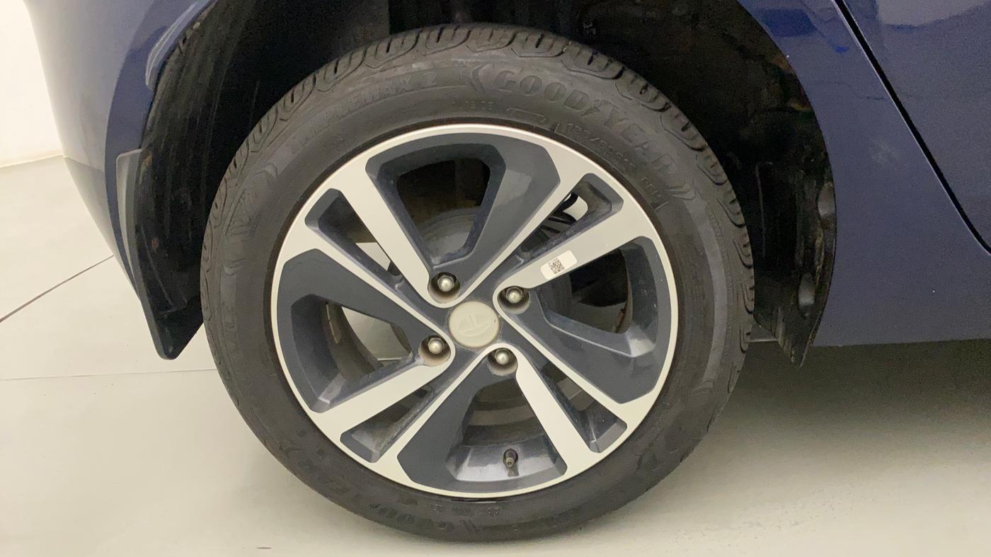2022 Tata ALTROZ XZA PLUS, Petrol, Automatic, 3,435 km, Right Rear Wheel