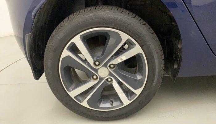 2022 Tata ALTROZ XZA PLUS, Petrol, Automatic, 3,435 km, Right Rear Wheel