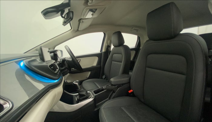 2022 Tata ALTROZ XZA PLUS, Petrol, Automatic, 3,435 km, Right Side Front Door Cabin