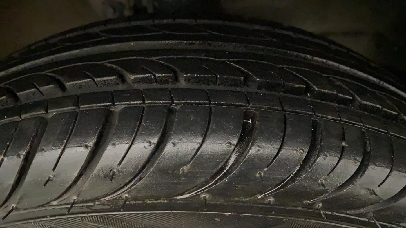 2011 Maruti Wagon R 1.0 LXI, Petrol, Manual, 45,163 km, Right Front Tyre Tread