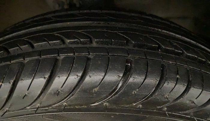 2011 Maruti Wagon R 1.0 LXI, Petrol, Manual, 45,163 km, Right Front Tyre Tread
