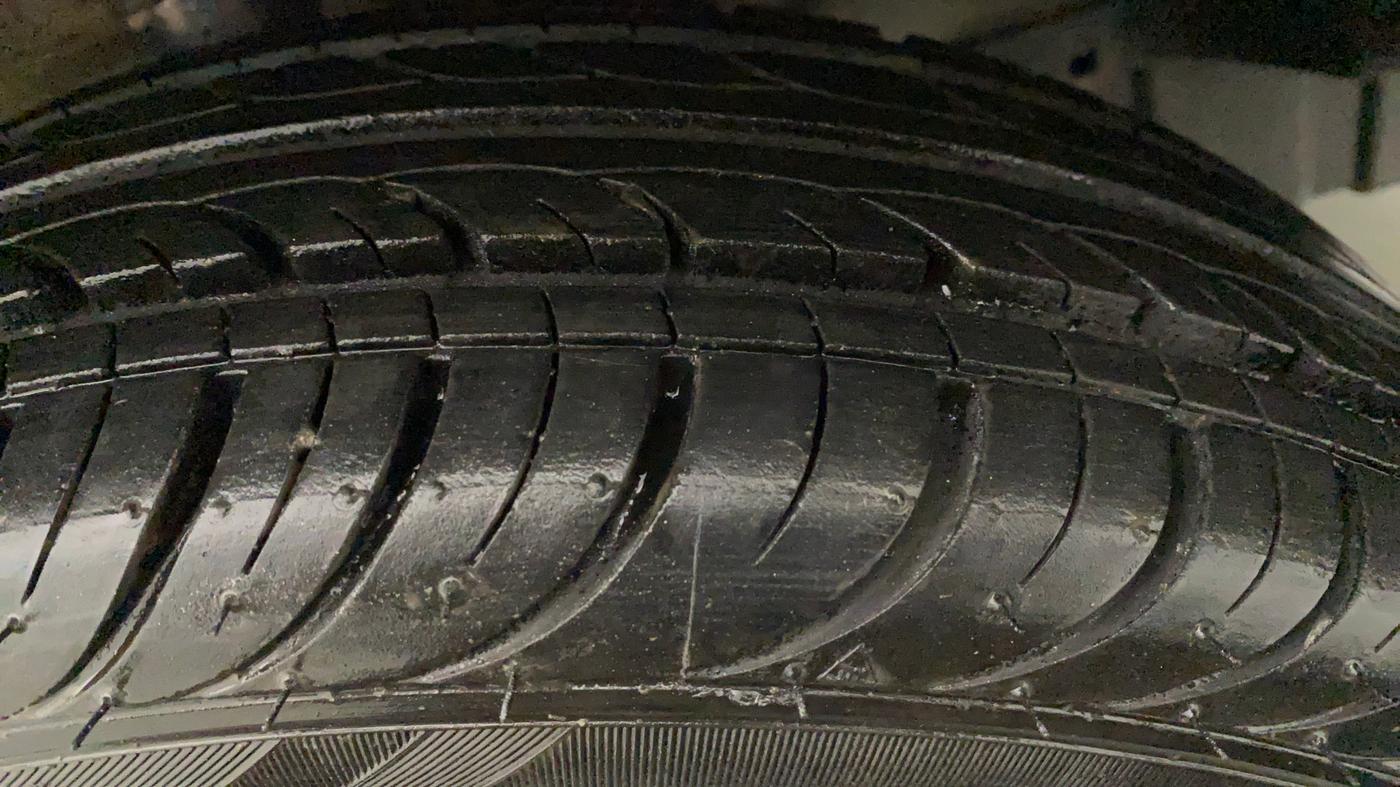 2011 Maruti Wagon R 1.0 LXI, Petrol, Manual, 45,163 km, Left Front Tyre Tread