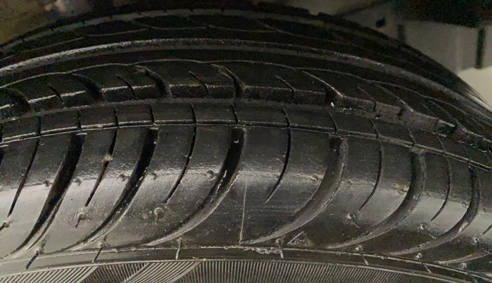 2011 Maruti Wagon R 1.0 LXI, Petrol, Manual, 45,163 km, Left Front Tyre Tread