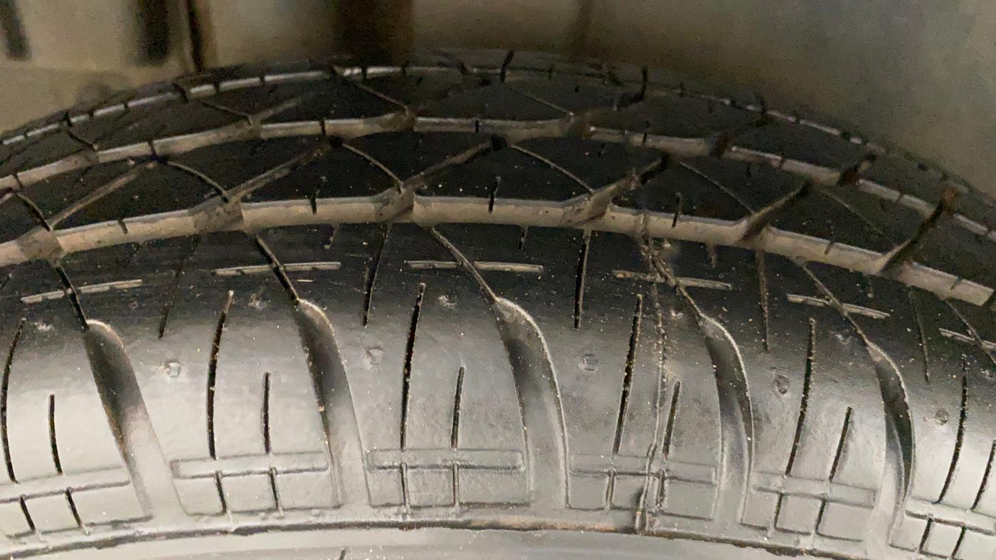 2015 Maruti Swift VXI, Petrol, Manual, 87,952 km, Right Rear Tyre Tread