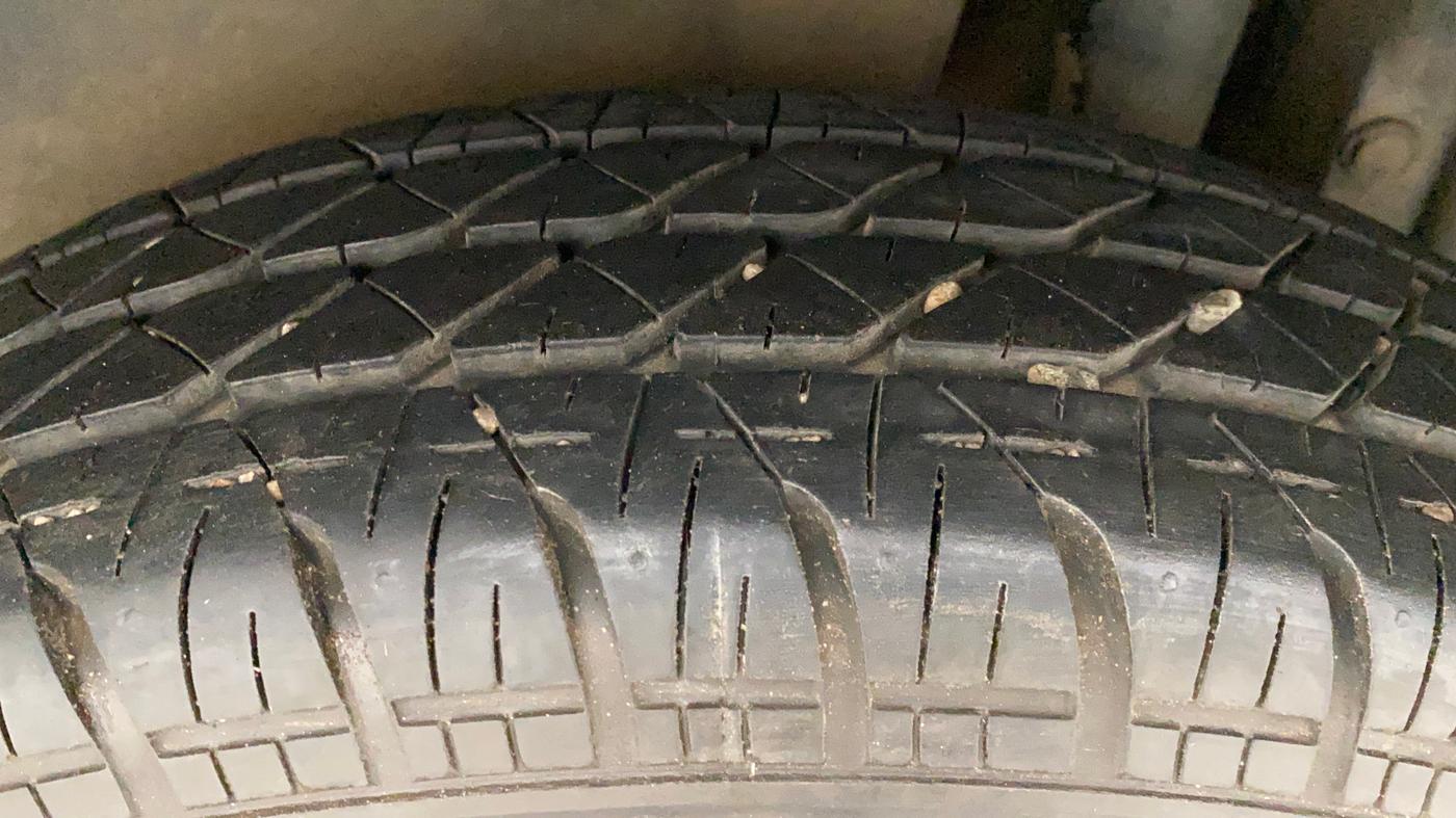 2015 Maruti Swift VXI, Petrol, Manual, 87,952 km, Left Rear Tyre Tread