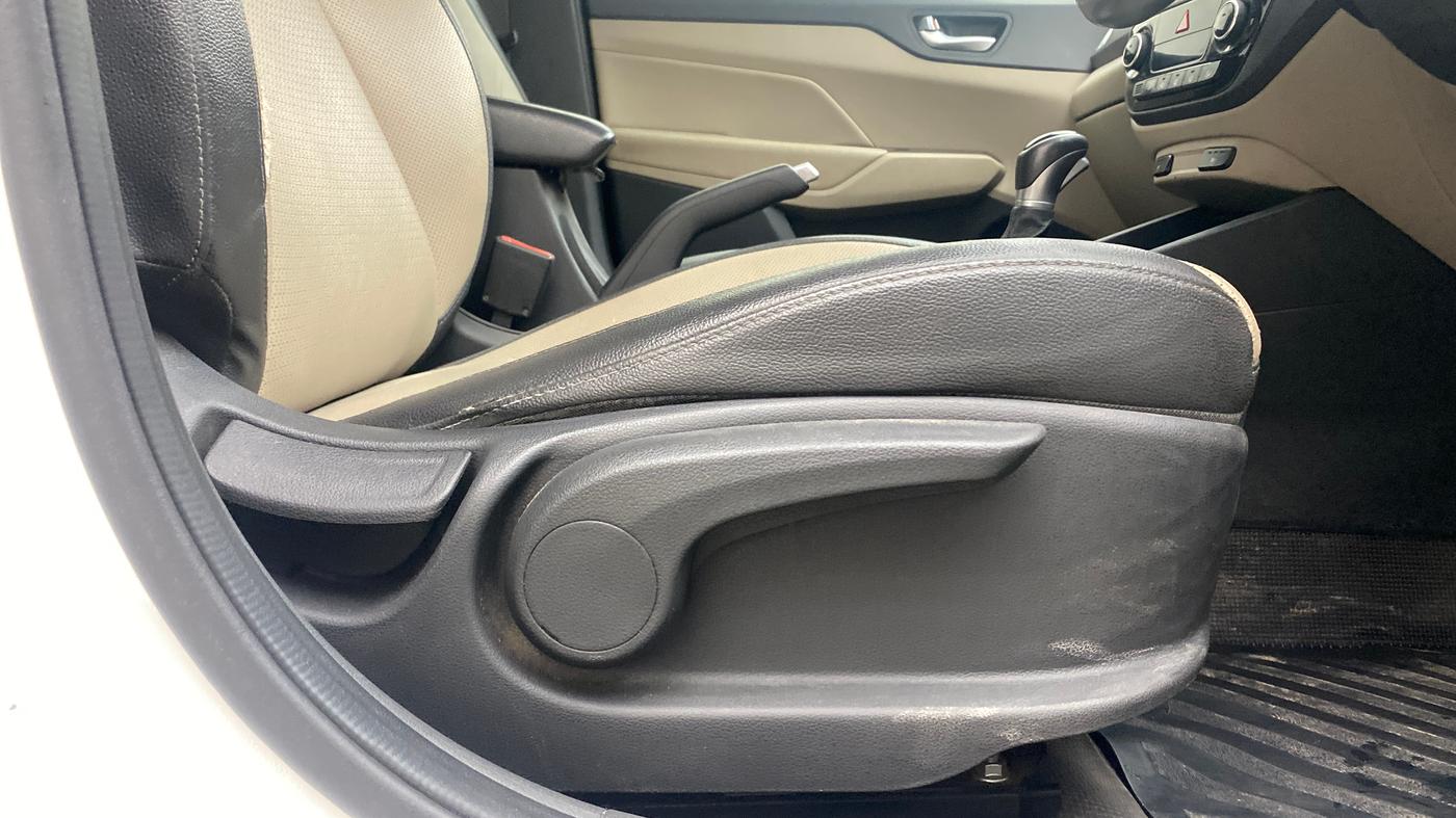 2019 Hyundai Verna 1.6 VTVT SX (O) AT, Petrol, Automatic, 1,37,087 km, Driver Side Adjustment Panel