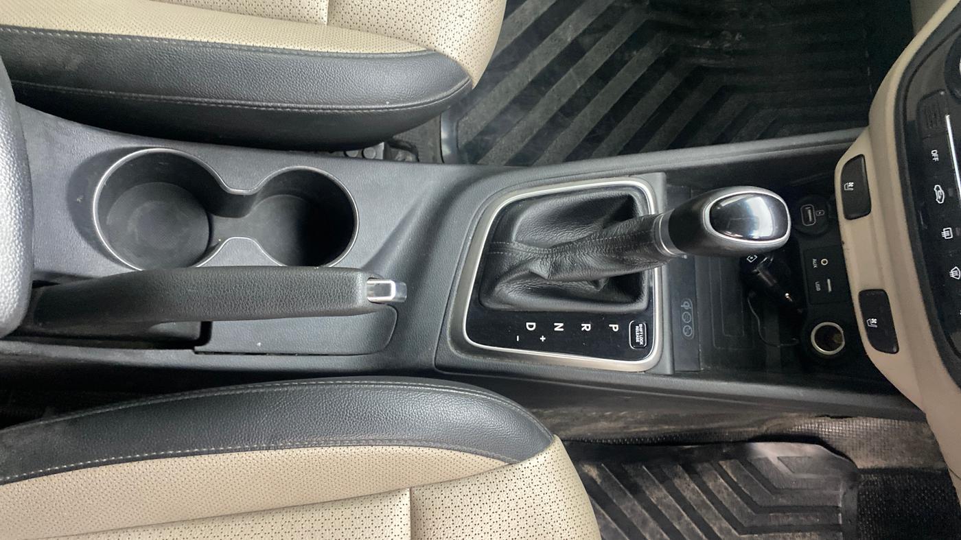 2019 Hyundai Verna 1.6 VTVT SX (O) AT, Petrol, Automatic, 1,37,087 km, Gear Lever