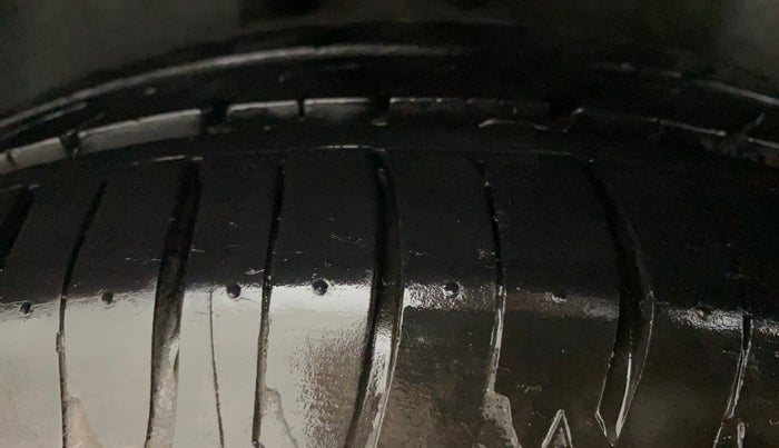 2012 Volkswagen Vento HIGHLINE 1.6 MPI, Petrol, Manual, 94,601 km, Right Rear Tyre Tread