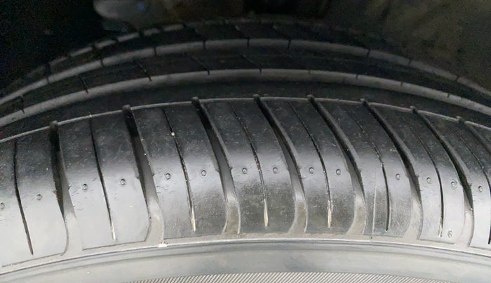 2019 Hyundai New Elantra 1.6 SX AT O, Diesel, Automatic, 11,784 km, Left Front Tyre Tread