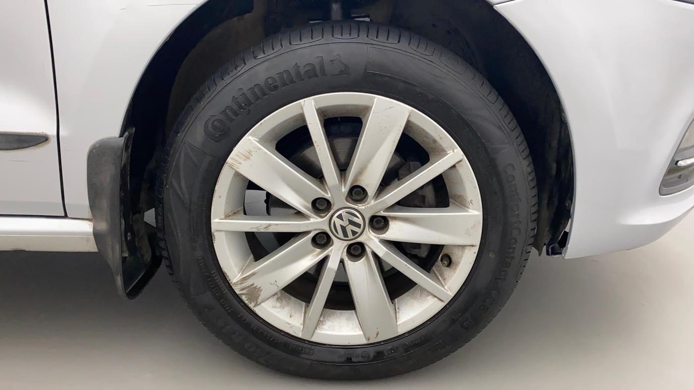 2014 Volkswagen Polo HIGHLINE1.2L, Petrol, Manual, 52,427 km, Right Front Wheel