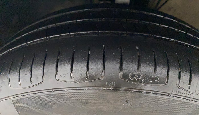 2014 Volkswagen Polo HIGHLINE1.2L, Petrol, Manual, 52,427 km, Left Front Tyre Tread