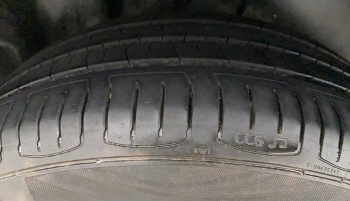 2014 Volkswagen Polo HIGHLINE1.2L, Petrol, Manual, 52,427 km, Right Rear Tyre Tread