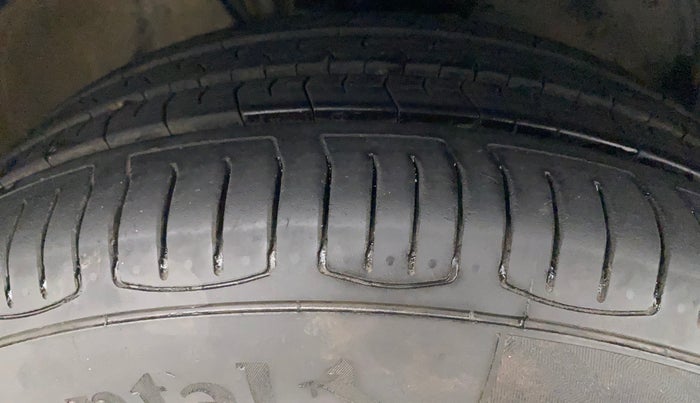 2014 Volkswagen Polo HIGHLINE1.2L, Petrol, Manual, 52,427 km, Right Front Tyre Tread