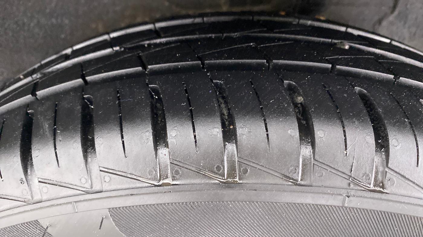 2021 Renault Kwid 1.0 RXT Opt AT, Petrol, Automatic, 5,336 km, Left Rear Tyre Tread