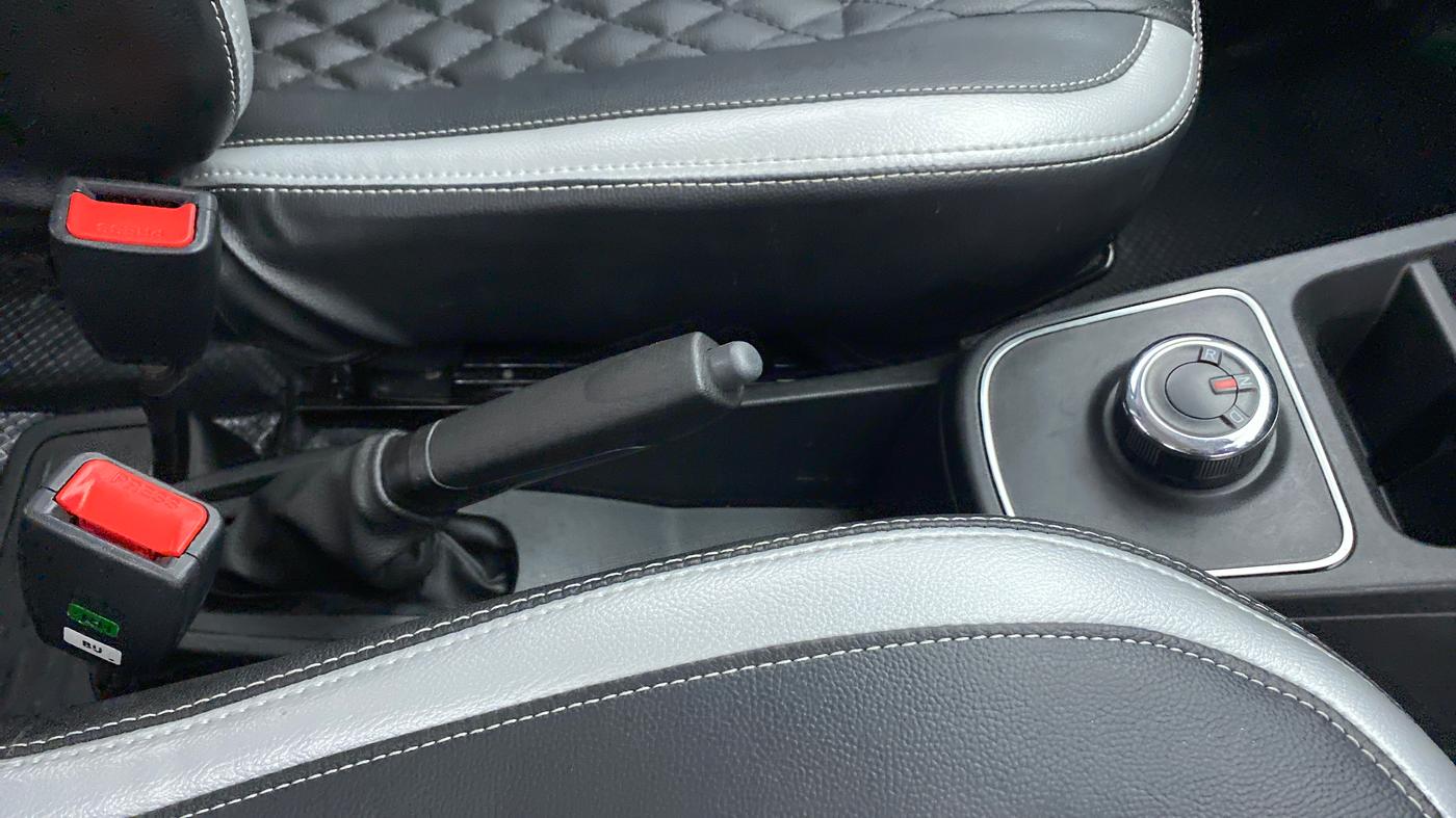 2021 Renault Kwid 1.0 RXT Opt AT, Petrol, Automatic, 5,336 km, Gear Lever