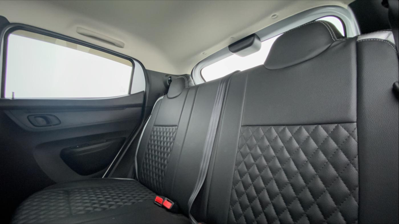2021 Renault Kwid 1.0 RXT Opt AT, Petrol, Automatic, 5,336 km, Right Side Rear Door Cabin