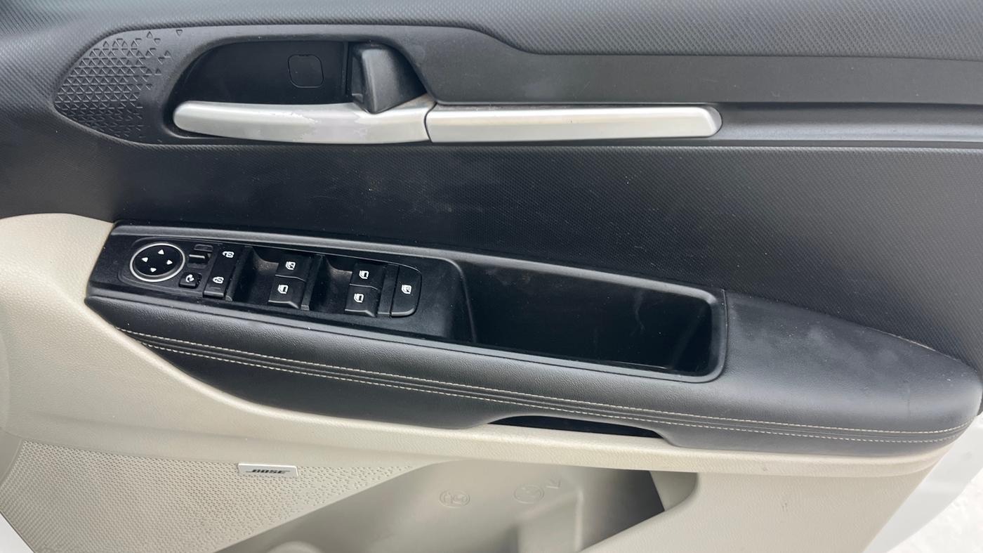 2020 KIA SONET HTX PLUS 1.5, Diesel, Manual, 1,33,523 km, Driver Side Door Panels Control