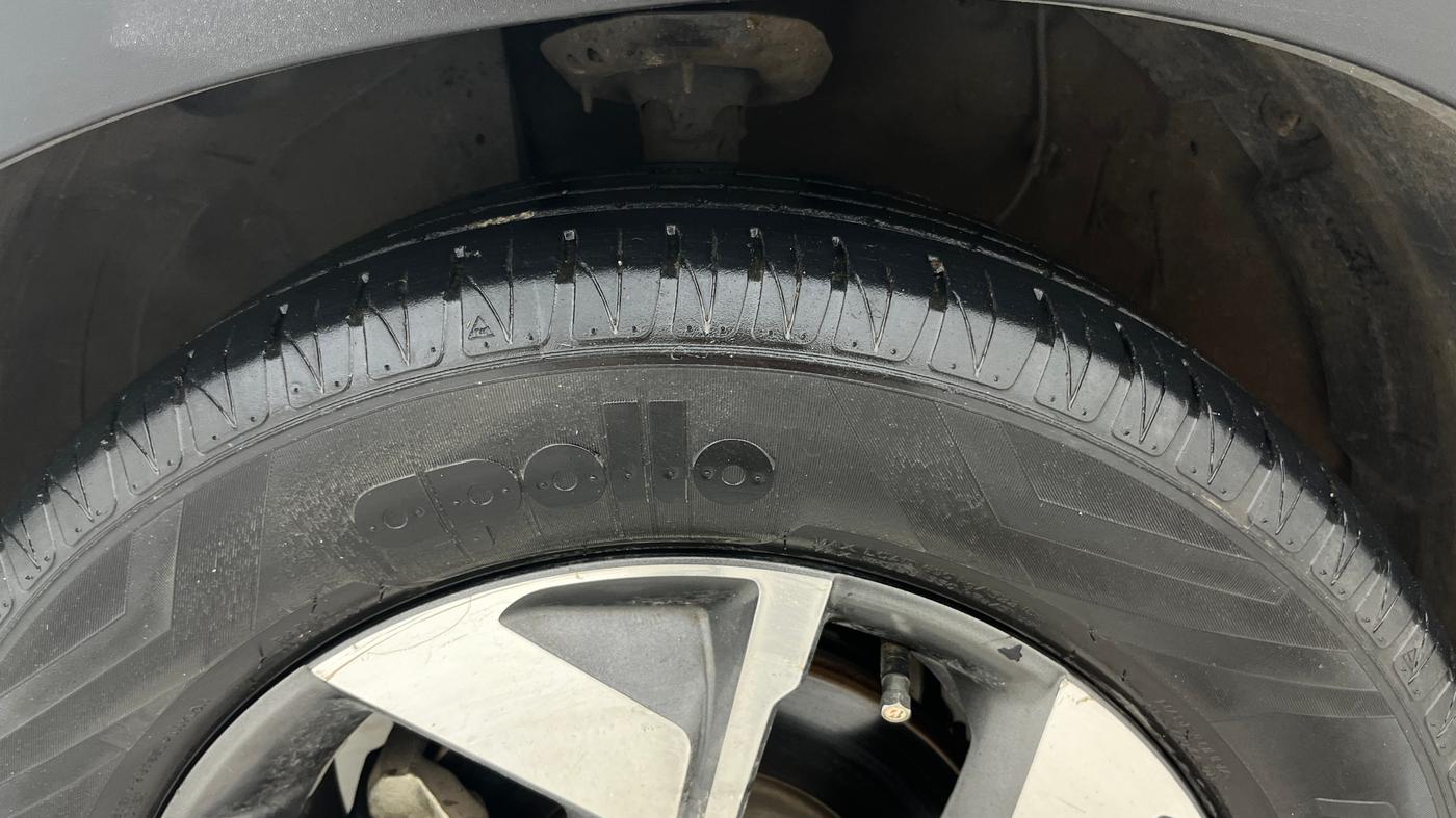 2020 KIA SONET HTX PLUS 1.5, Diesel, Manual, 1,33,523 km, Left Front Tyre Tread