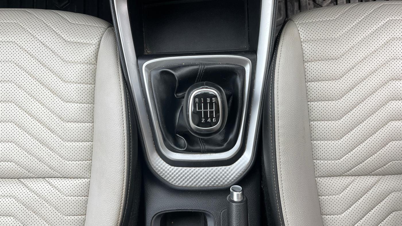 2020 KIA SONET HTX PLUS 1.5, Diesel, Manual, 1,33,523 km, Gear Lever