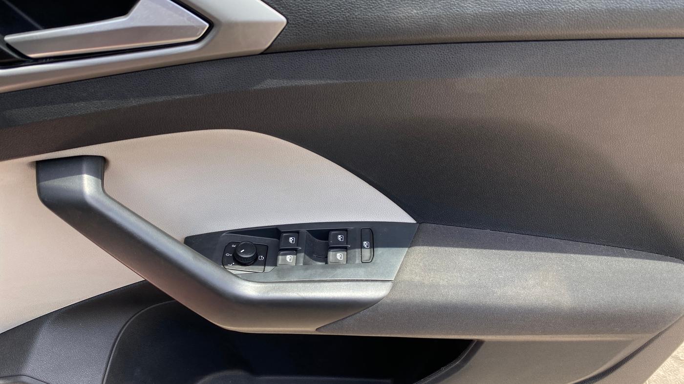 2022 Volkswagen TAIGUN HIGHLINE 1.0 TSI AT, Petrol, Automatic, 51,651 km, Driver Side Door Panels Control