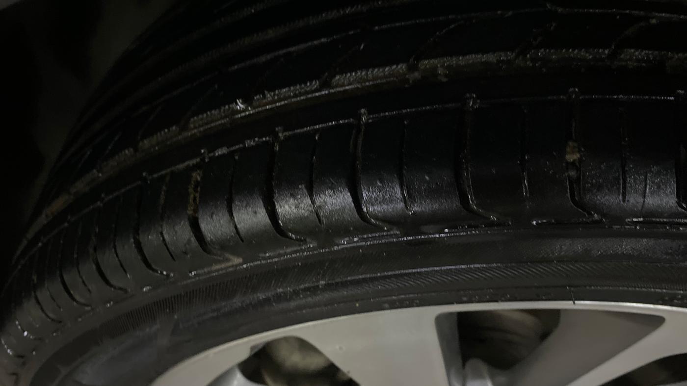 2016 Hyundai Elite i20 ASTA 1.2 (O), Petrol, Manual, 81,237 km, Left Front Tyre Tread