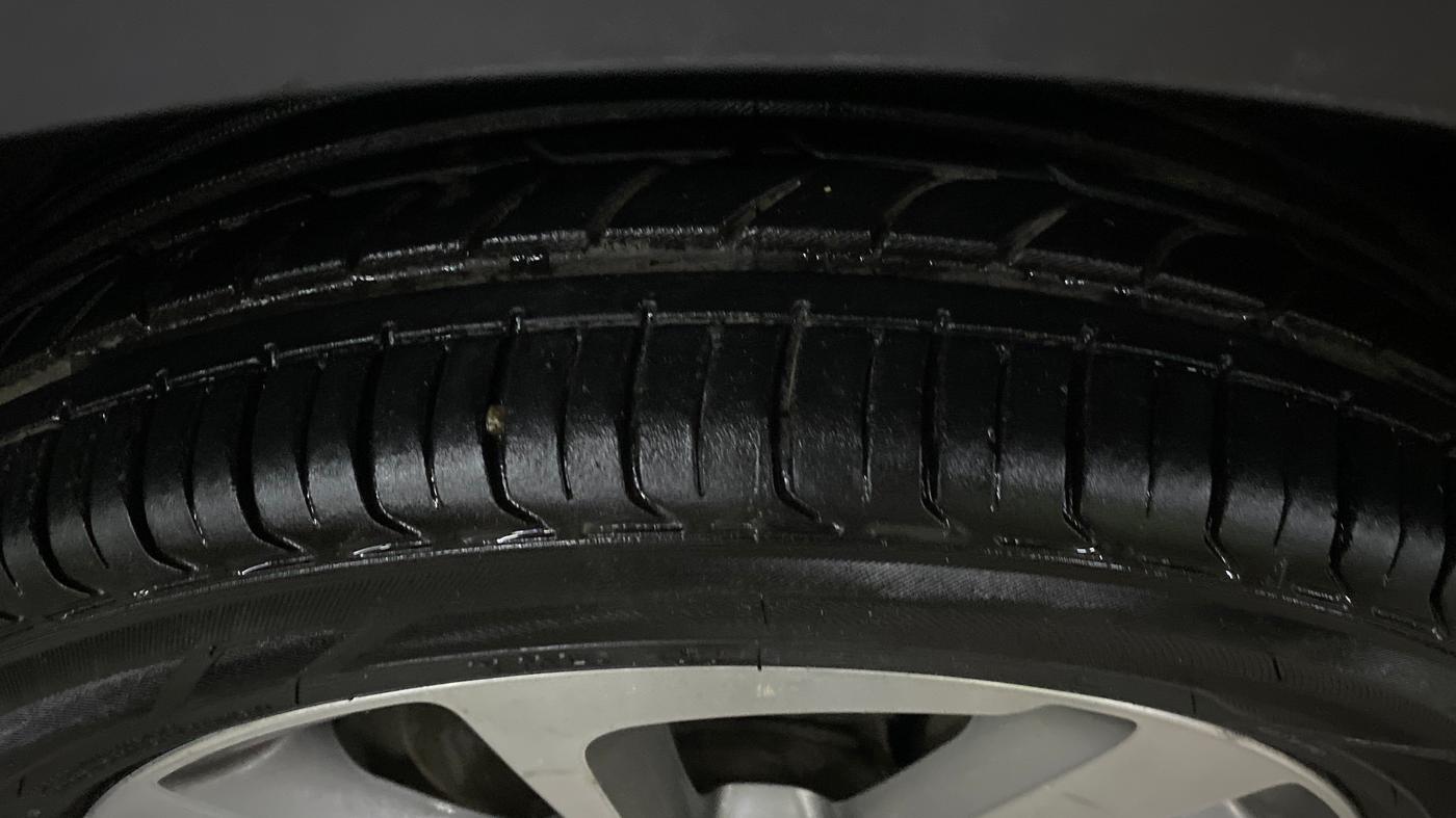2016 Hyundai Elite i20 ASTA 1.2 (O), Petrol, Manual, 81,237 km, Right Front Tyre Tread